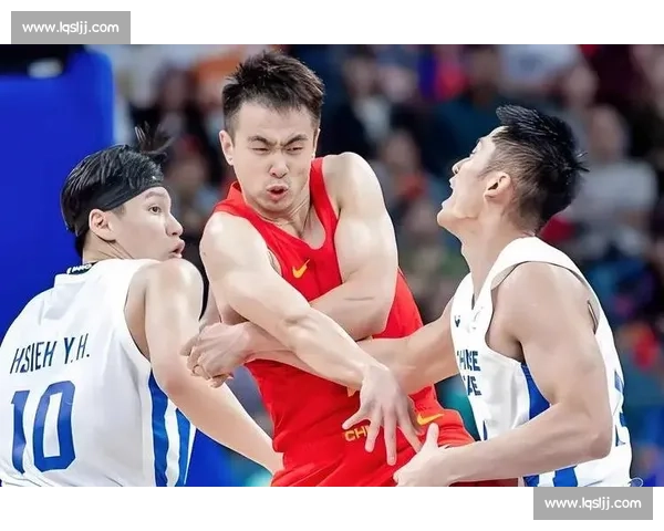 中国男篮迎战法国强队，全力冲击赛场胜利的背后故事揭秘